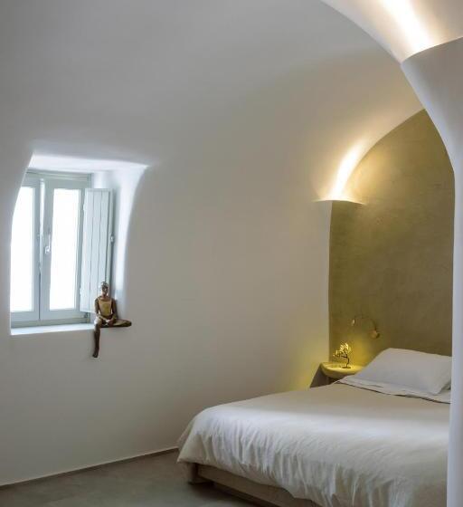 سوییت لوکس, Oia Treasures Art Suites