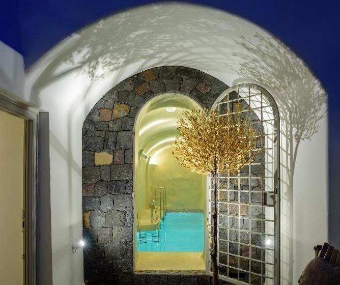 سوییت لوکس, Oia Treasures Art Suites