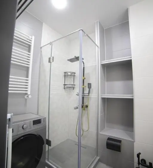 سوییت خانوادگی, Gori Apartments