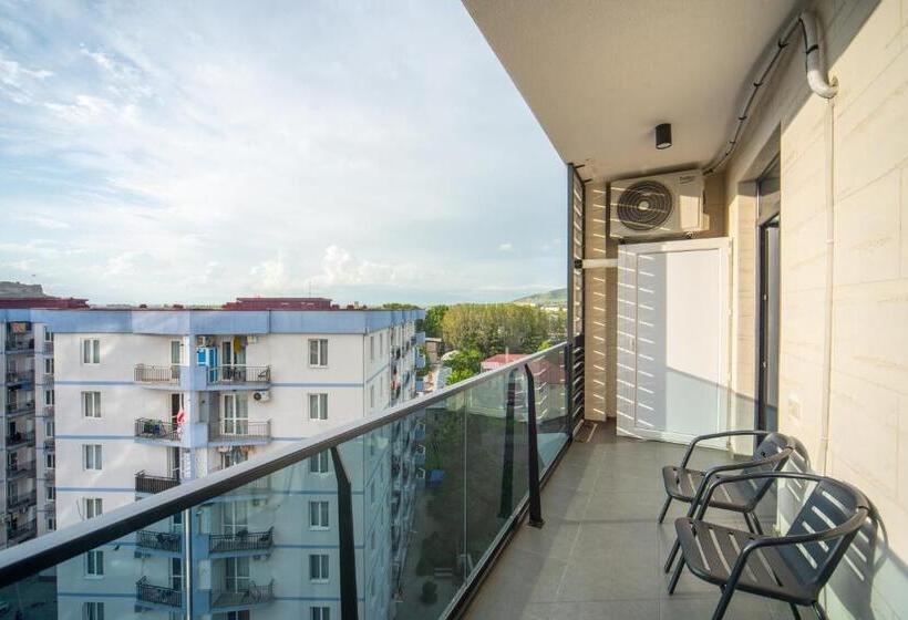 استودیوی سوپریور, Gori Apartments