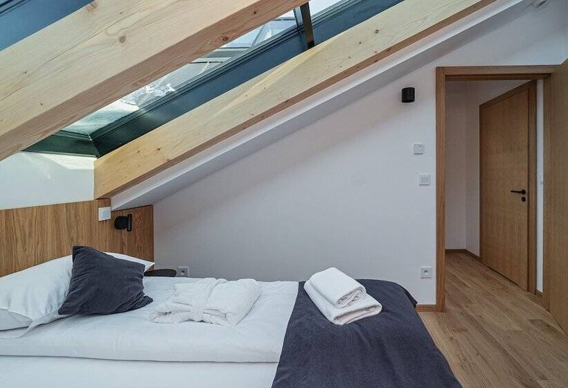 1 Bedroom Penthouse Apartment, Lipowy Dwór