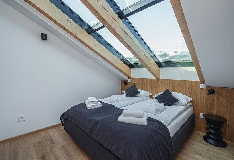 1 Bedroom Penthouse Apartment, Lipowy Dwór