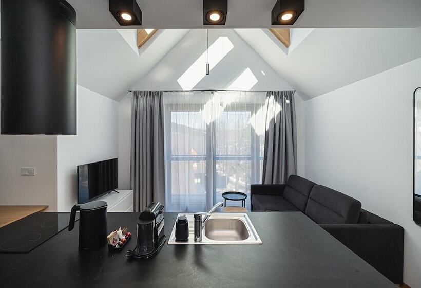 1 Bedroom Penthouse Apartment, Lipowy Dwór