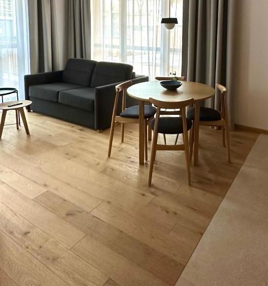 آپارتمان 1 خوابه با چشمانداز استخر, Lipowy Dwór