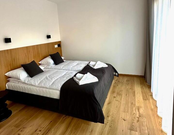 آپارتمان 1 خوابه با چشمانداز استخر, Lipowy Dwór