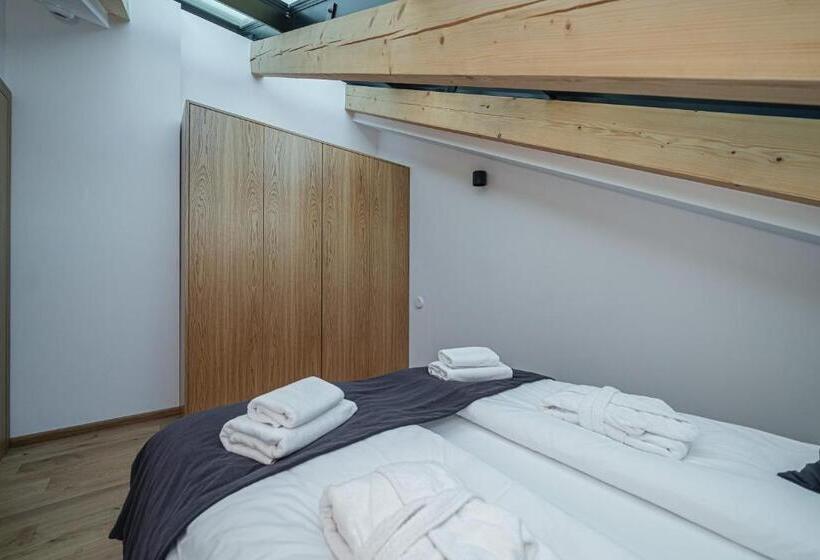 1 Bedroom Penthouse Apartment, Lipowy Dwór