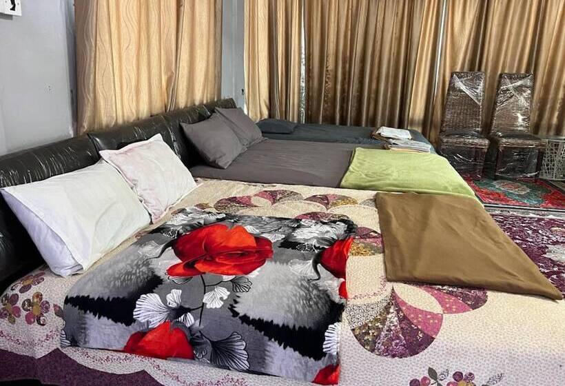 חדר דלוקס לשלושה, Napoh Motel By Oyo