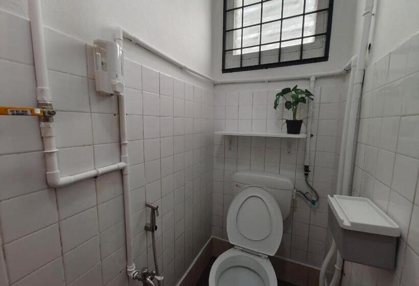 חדר דלוקס לשלושה, Napoh Motel By Oyo