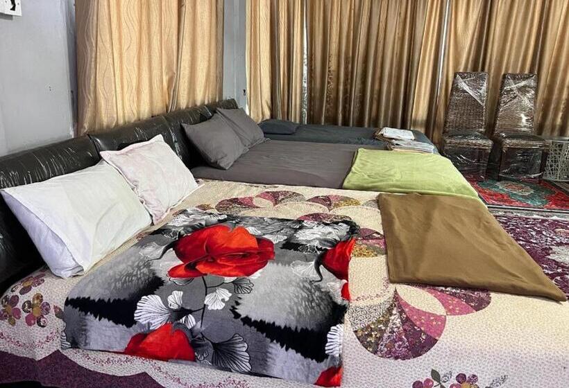 חדר דלוקס לשלושה, Napoh Motel By Oyo