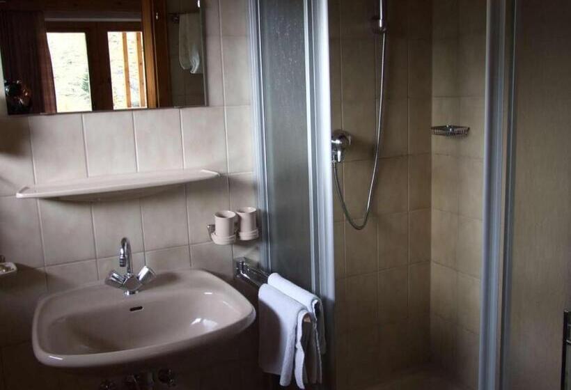 スタンダードトリプルルーム, Apart Himmel Raich