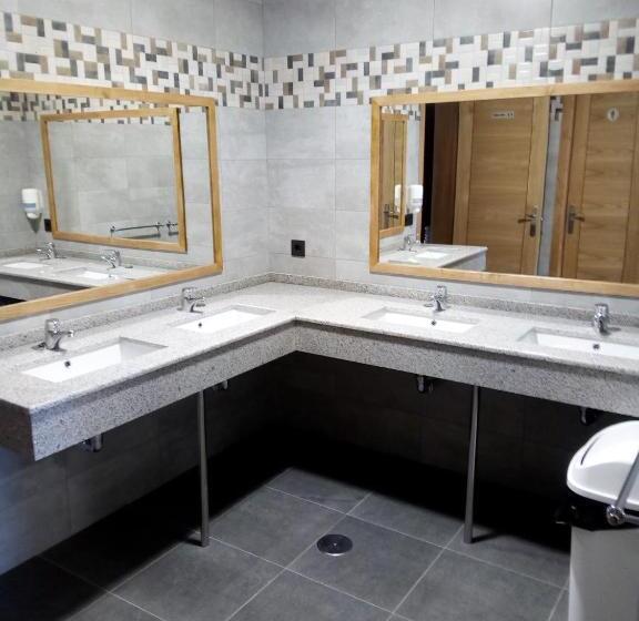 سرير فى غرفة مشتركه, Miguelin