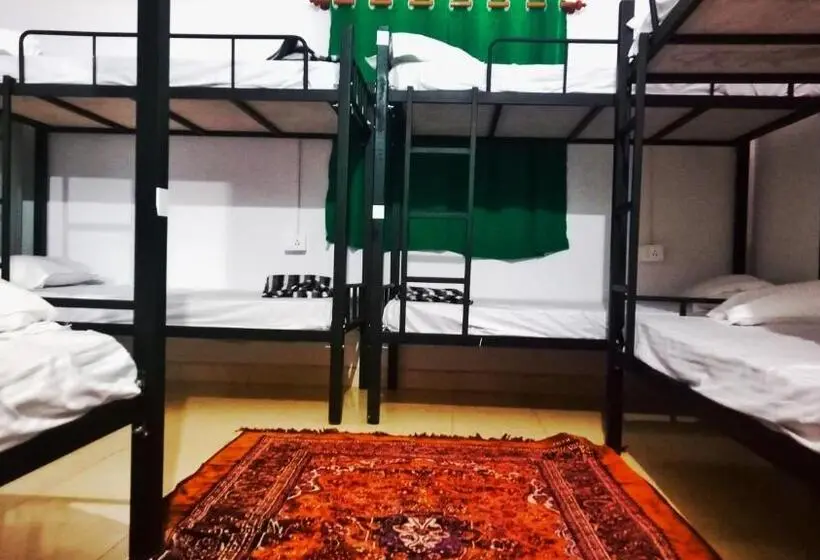 ルームシェアのワンベッド, Footloose Hostel