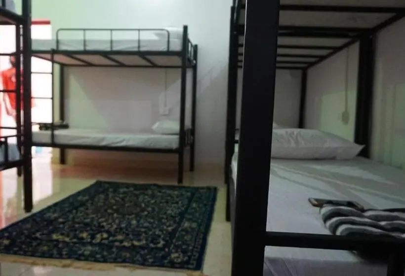 ルームシェアのワンベッド, Footloose Hostel