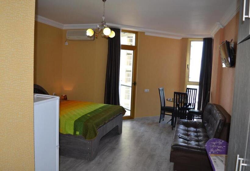 اتاق خانوادگی با چشم‌انداز دریا, Orbi Plaza