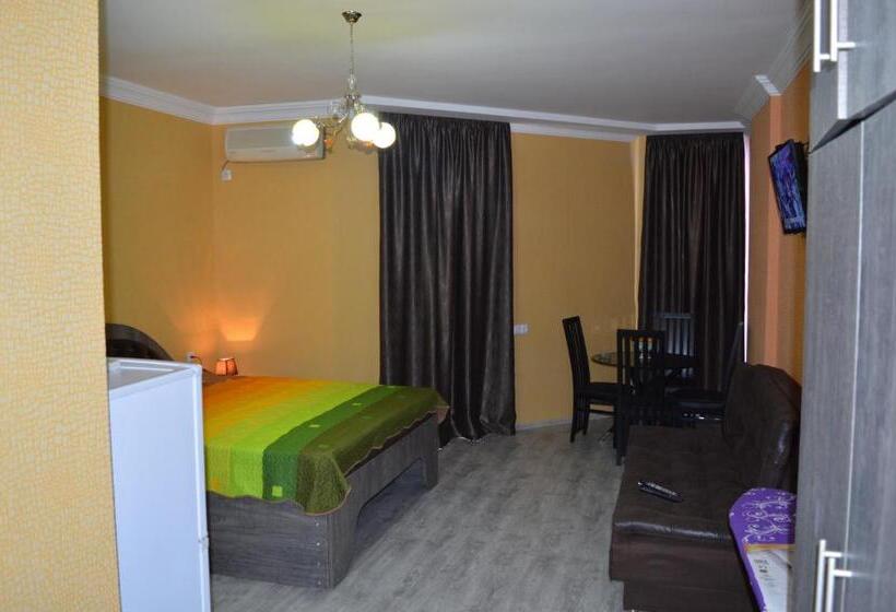 اتاق خانوادگی با چشم‌انداز دریا, Orbi Plaza