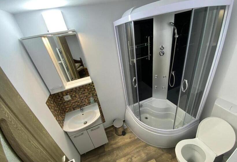 غرفة قياسية ثلاثية, Bodrogeni Căsuțe