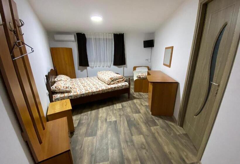 غرفة قياسية ثلاثية, Bodrogeni Căsuțe