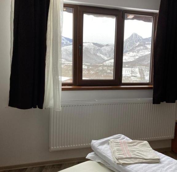 חדר סטנדרט לשלושה, Bodrogeni Căsuțe