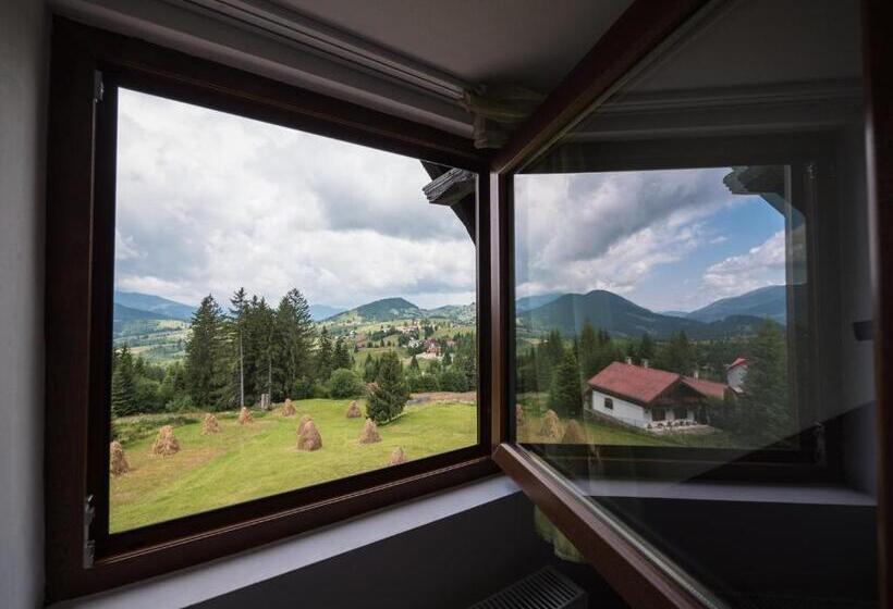 标准间带山景, Tihuța Retreat