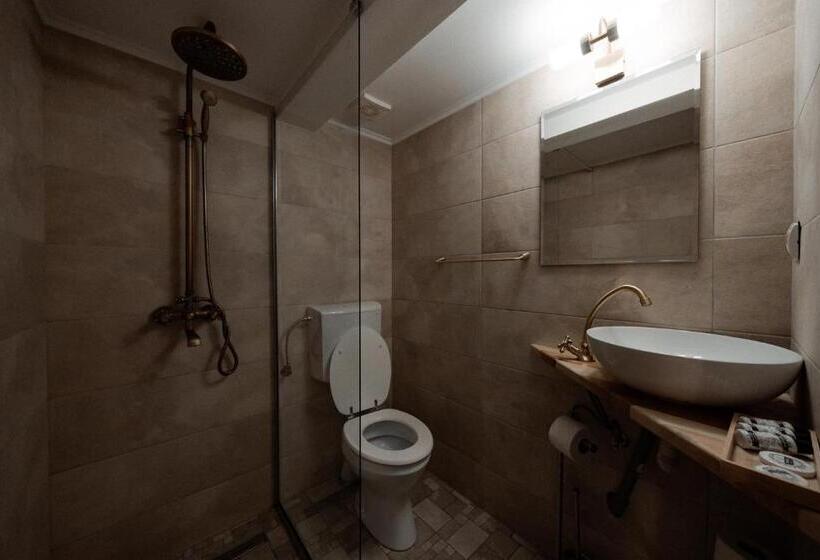 اتاق استاندارد چهارنفره با بالکن, Tihuța Retreat