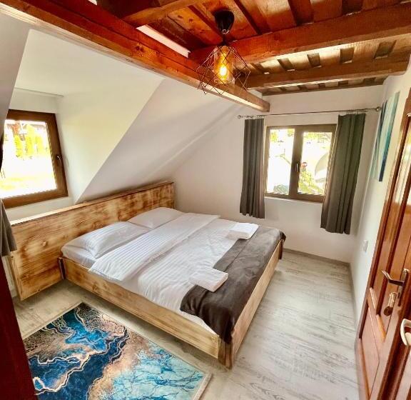 标准间, Tihuța Retreat