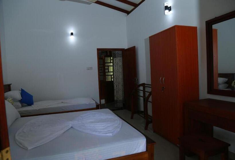 标准三人间, White Villa Koggala