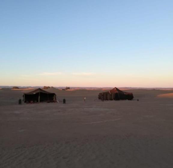 چادر با خدمات رفاهی استاندارد, Camp Iguidi Tours