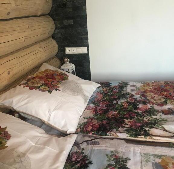 디럭스 트리플 룸, Log House Poludnica