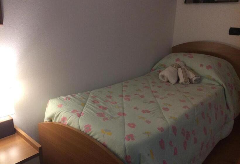 バスルーム共有のシングルスタンダード, Villarosa