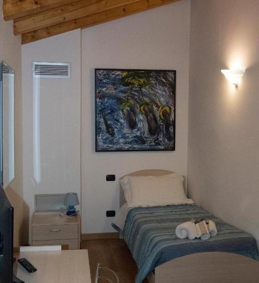 バスルーム共有のシングルスタンダード, Villarosa