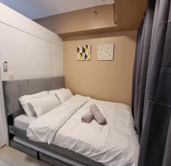 Appartement met 1 Slaapkamer en Balkon, Cozy And Spacious 1br Condo