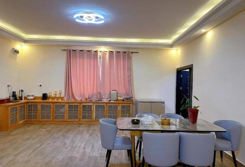 سوییت دوبلکس, Grand Leone Home Inn