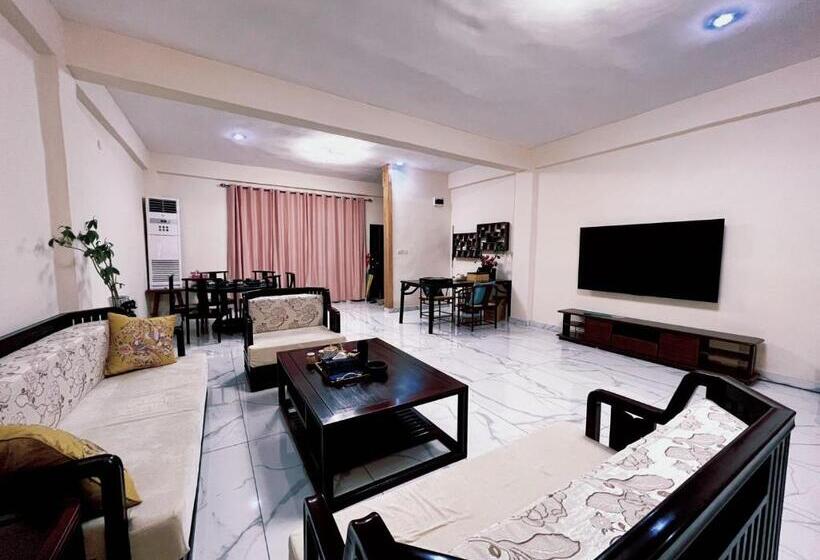 سوییت دوبلکس, Grand Leone Home Inn