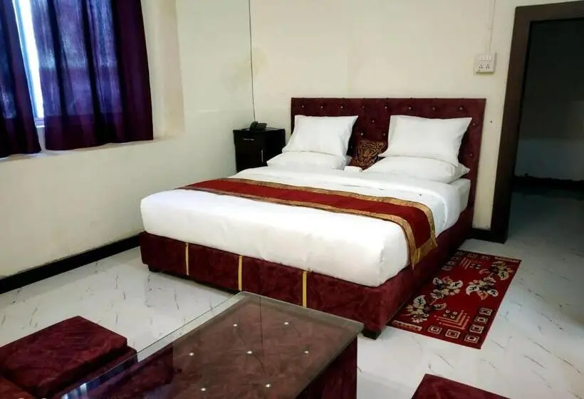 Deluxe Kolmen Hengen Huone, Kumkum Chhaya
