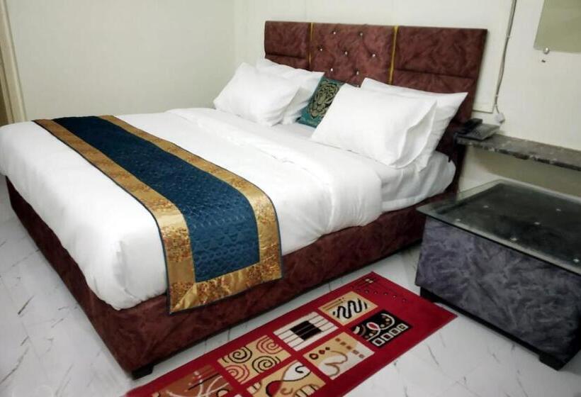 חדר דחוקס עם מיטת קינג, Kumkum Chhaya