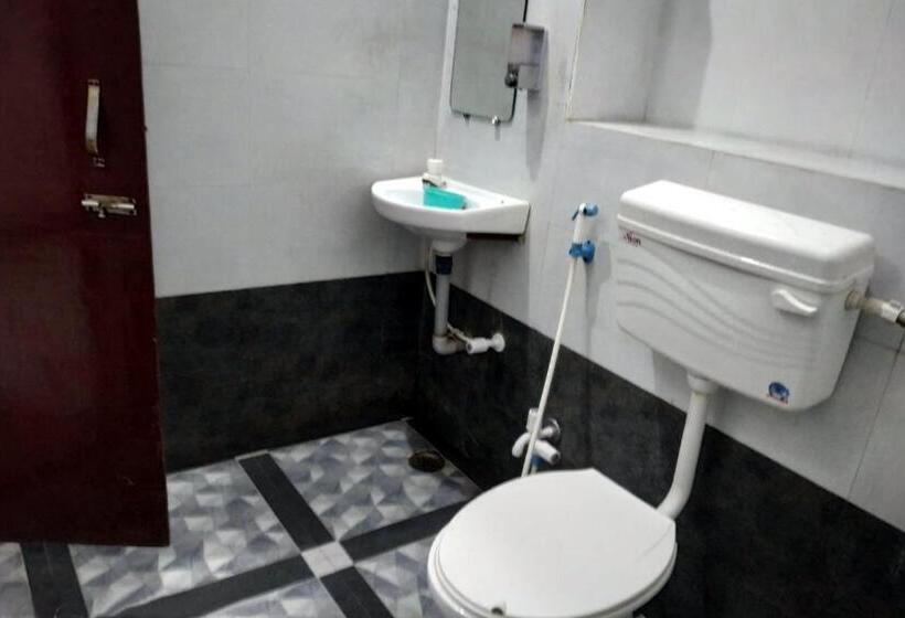 חדר אקונומי, Kumkum Chhaya