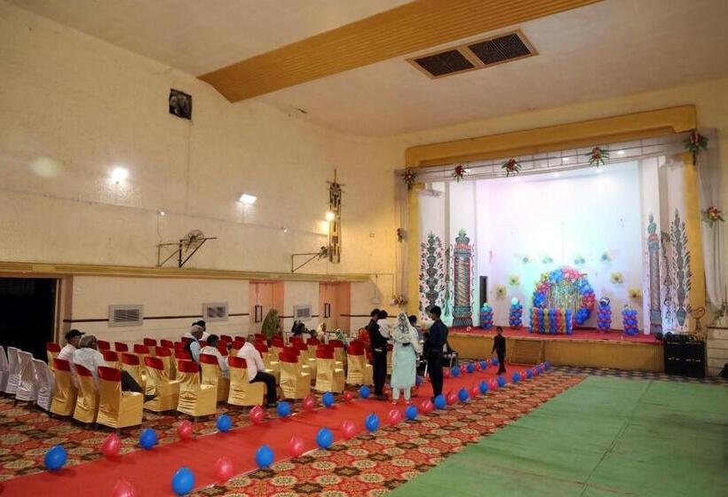 חדר דחוקס עם מיטת קינג, Kumkum Chhaya