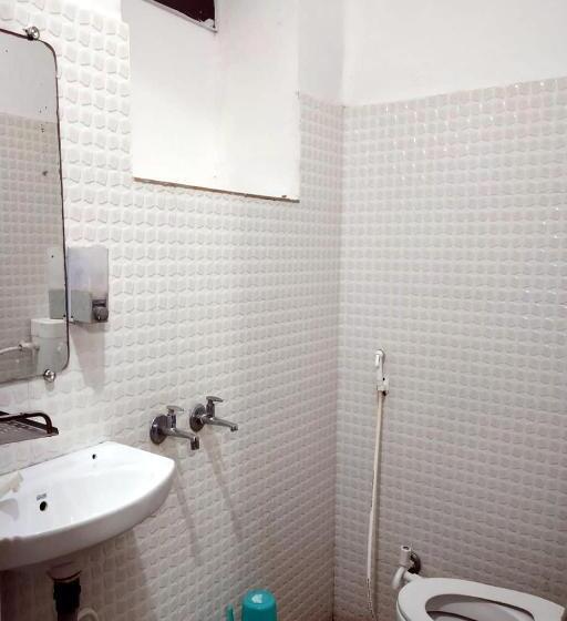 חדר אקונומי, Kumkum Chhaya