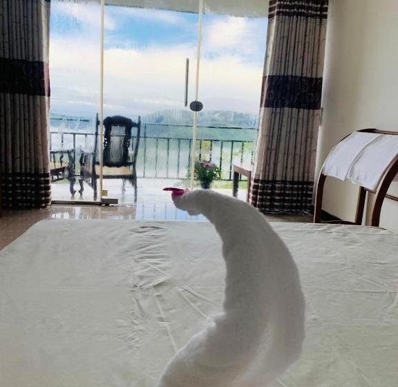 マウンテンビューファミリールーム, The Station Lodge