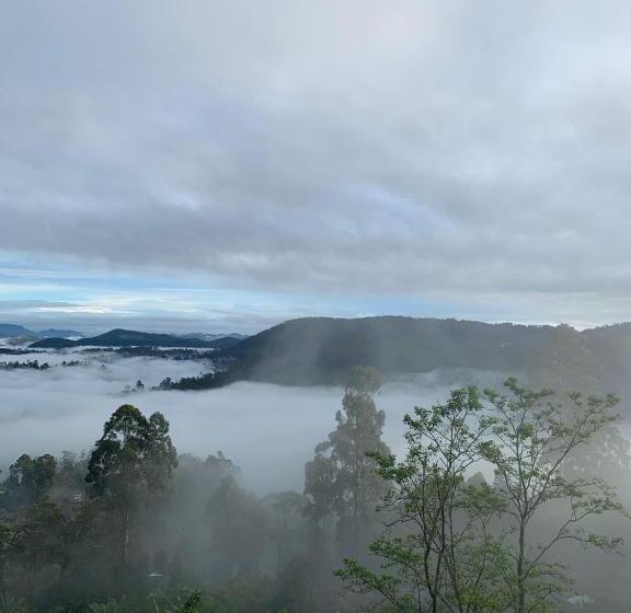 マウンテンビューファミリールーム, The Station Lodge