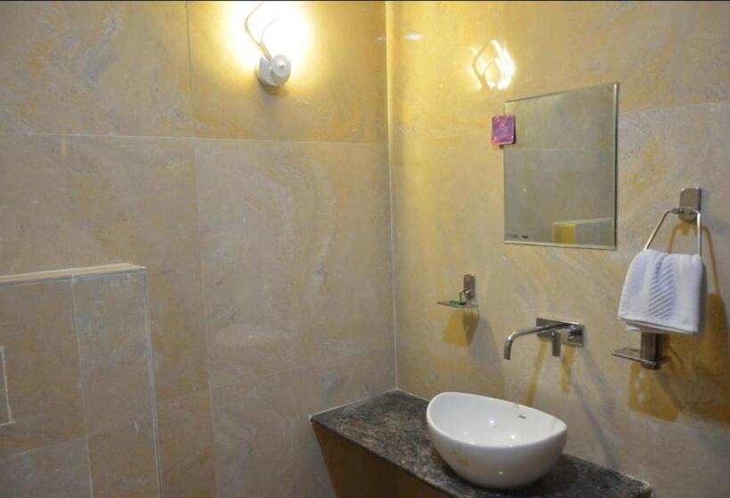Полулюкс Вид на Сад, Vatika Inn