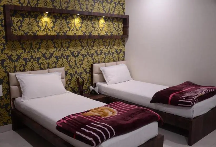Deluxe Kolmen Hengen Huone, Vatika Inn
