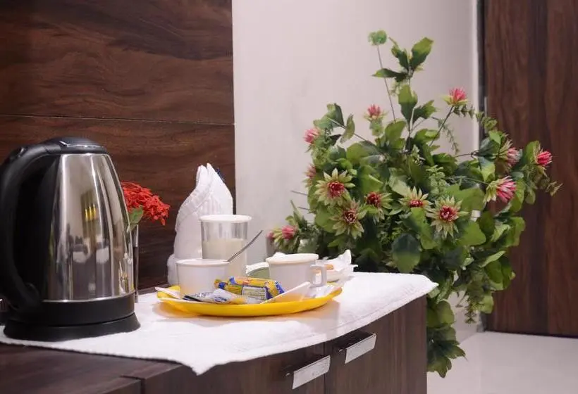 Deluxe Kolmen Hengen Huone, Vatika Inn