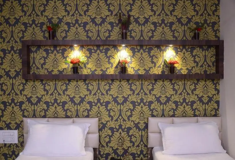 Deluxe Kolmen Hengen Huone, Vatika Inn