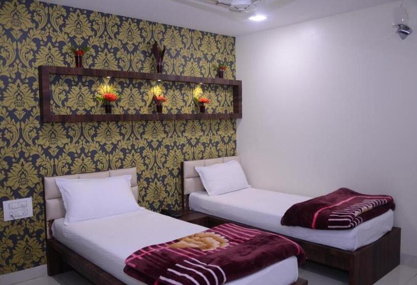 디럭스 트리플 룸, Vatika Inn