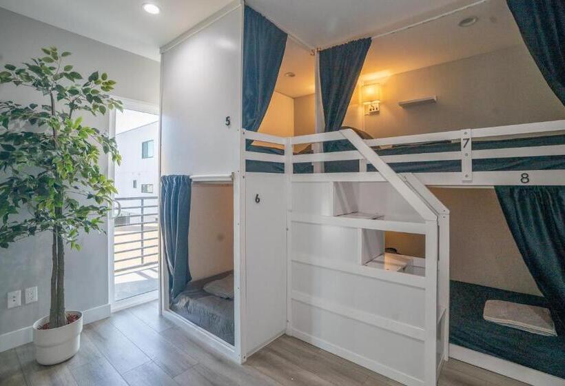 共用房间的床, Normandie Hostel