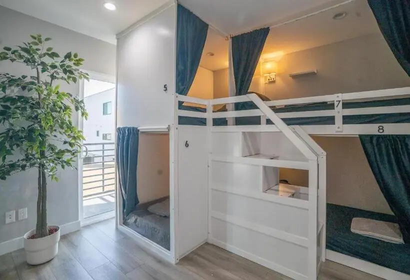 ルームシェアのワンベッド, Normandie Hostel