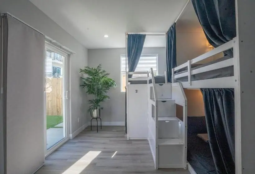 ルームシェアのワンベッド, Normandie Hostel