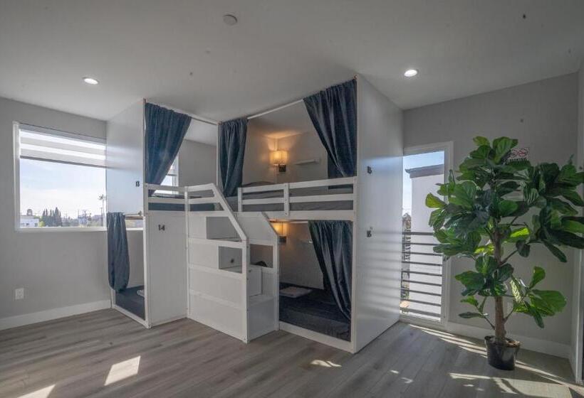 共用房间的床, Normandie Hostel