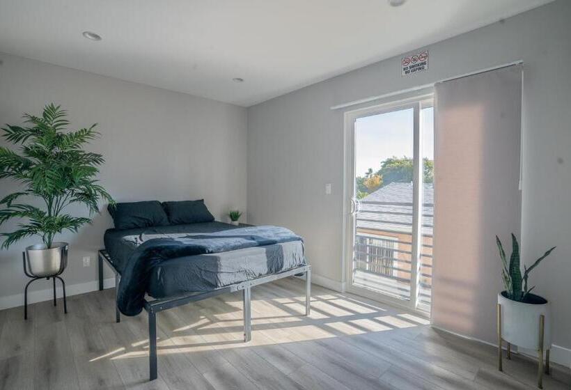 جناح, Normandie Hostel